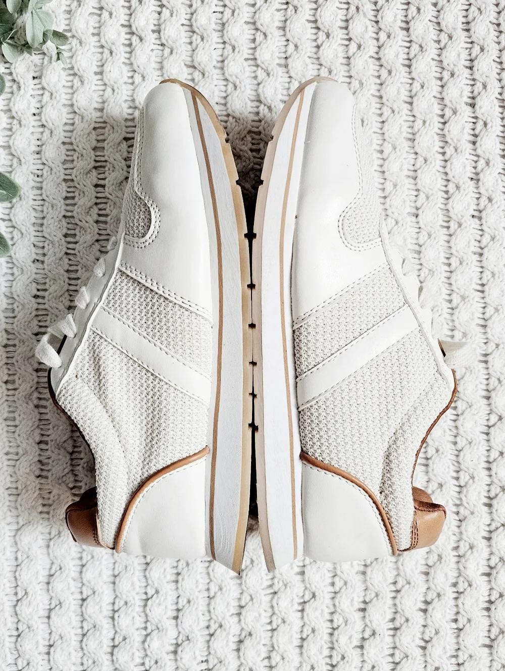 Banana Republic Retro Style Sneakers Cream Brown Lace Up Athletic Athleisure 7 - Picture 7 of 15